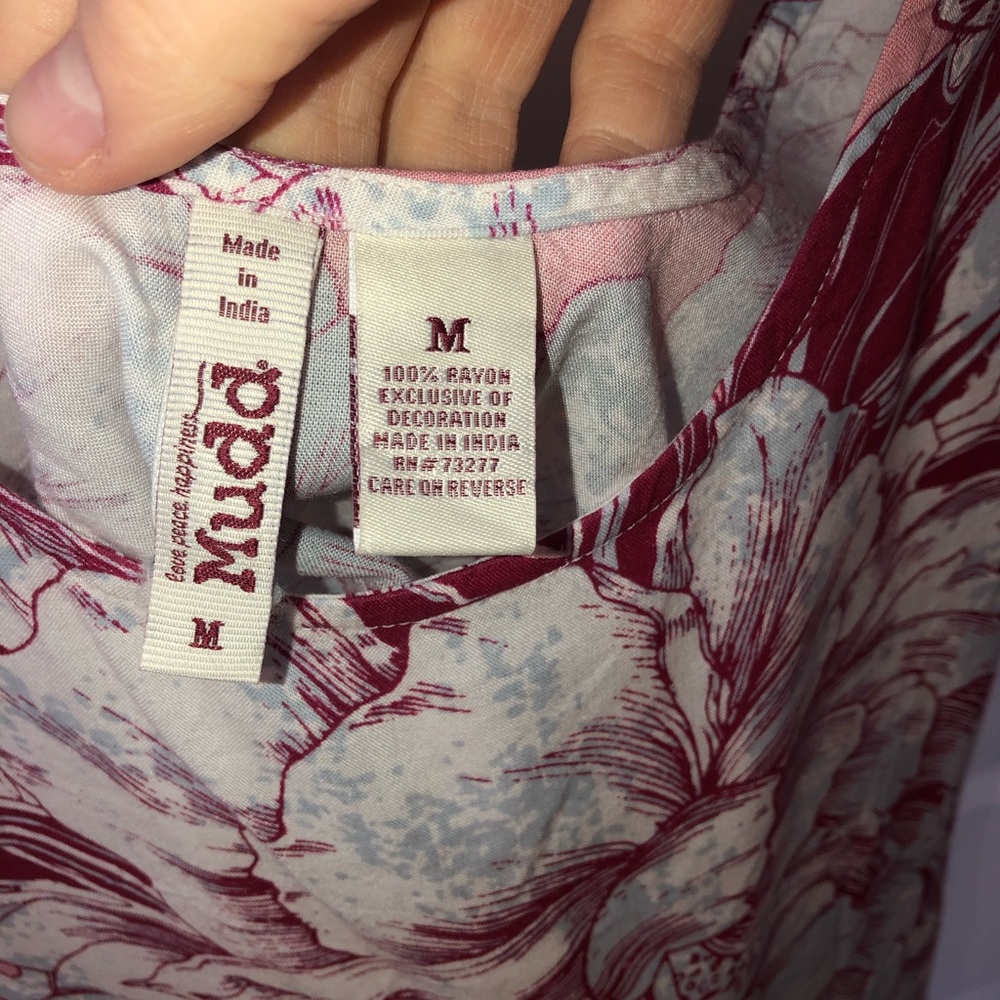 Detailed floral tank top - Picture 3 of 3